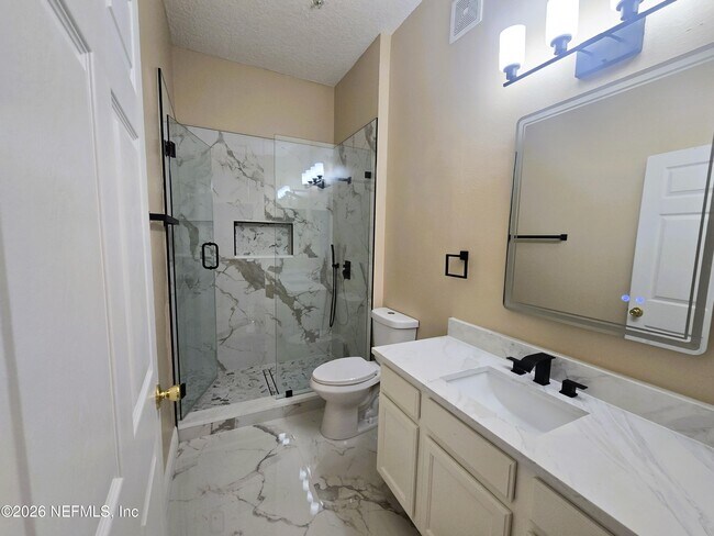 Foto del edificio - 7047 Deer Lodge Cir