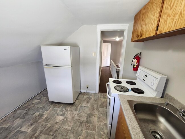 Building Photo - 73 Hazen St