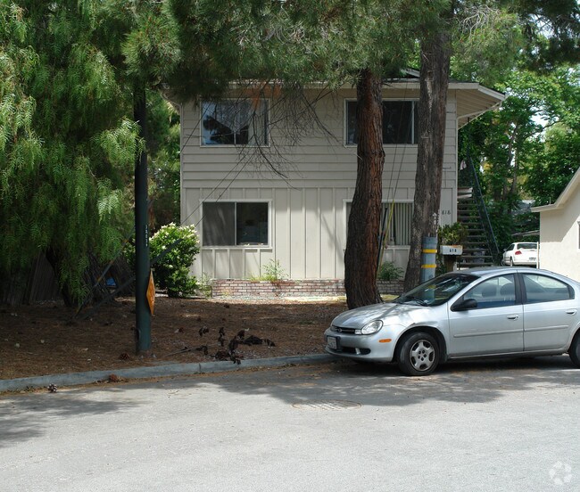 Building Photo - 818 Reinert