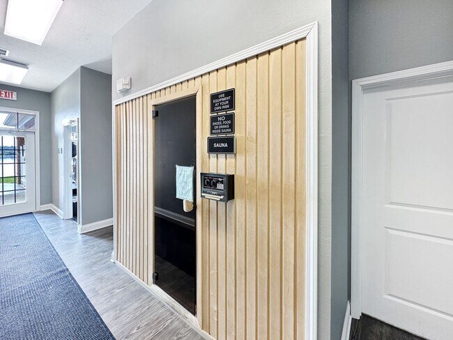 Foto del edificio - Grand Lakeside Escape: Spacious 3-Bedroom Retreat in Lakeshore Community