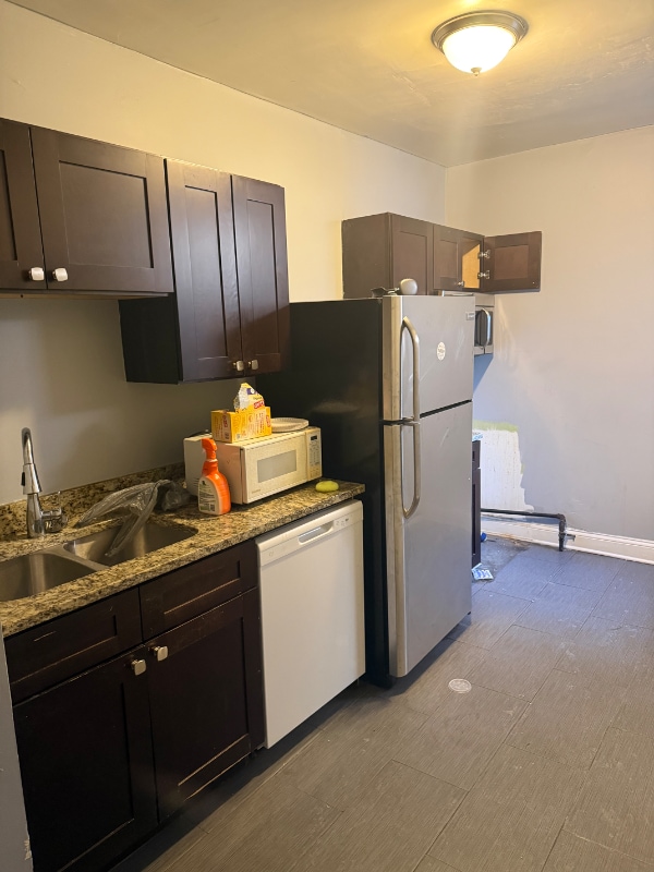 Building Photo - 6619 S Greenwood Ave