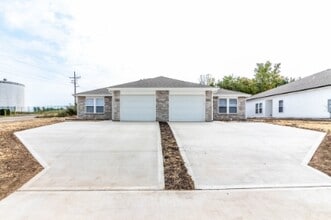 Building Photo - 1090 Pebblecreek Dr