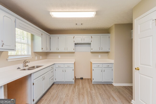 Building Photo - 235 Cypress Dr