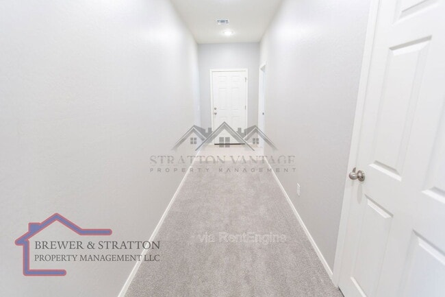 Building Photo - 495 E Rio Pl