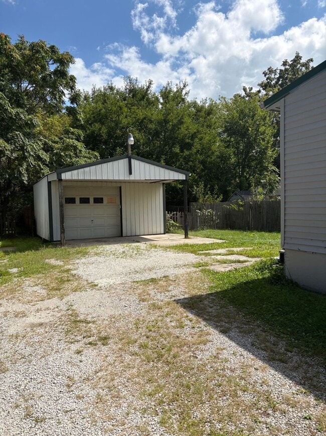 Building Photo - 758 Gill Ave
