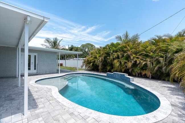 Building Photo - 8801 Sunlit Cove Dr NE