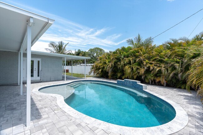 Foto del edificio - 8801 Sunlit Cove Dr NE