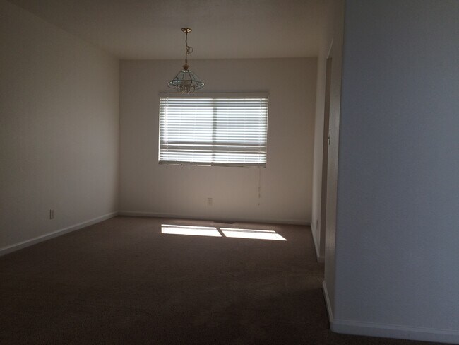 Foto del edificio - 4 Bedroom in North West Reno