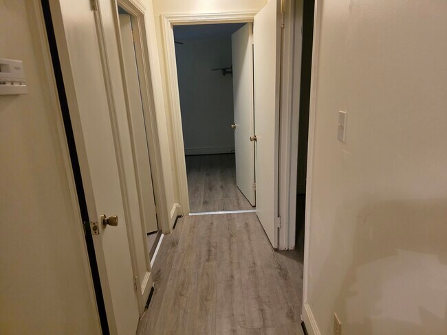 Pasillo a los dormitorios - 685 Coleman Ave