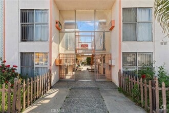 Building Photo - 141 South Ave 22