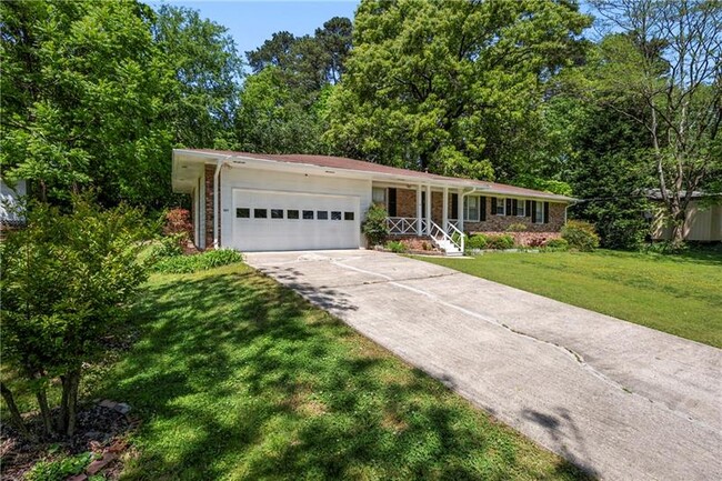Building Photo - 4622 Chamblee Dunwoody Rd