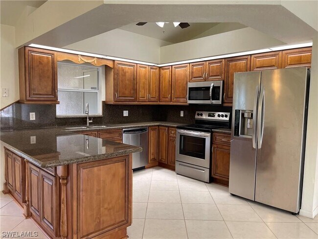 Foto del edificio - 934 Garnet Ave