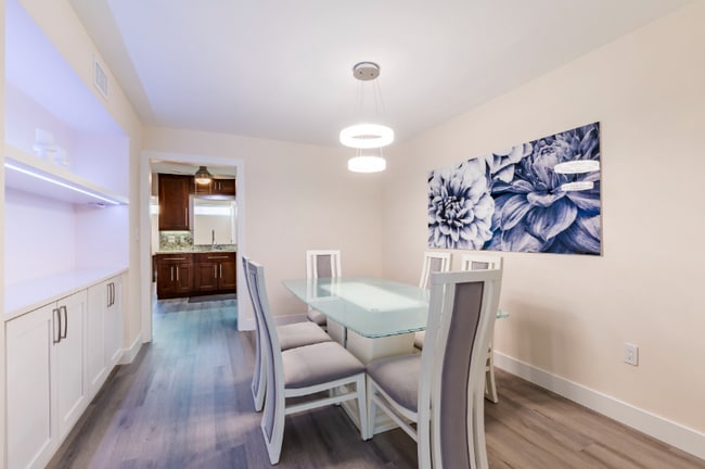 Building Photo - 1050 Rafael Blvd NE