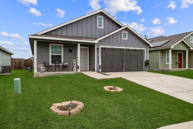 Building Photo - "Charming 3-Bed Oasis with 2 Full Baths in...