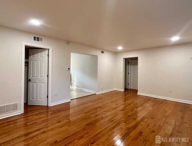 Building Photo - 37 Judson St