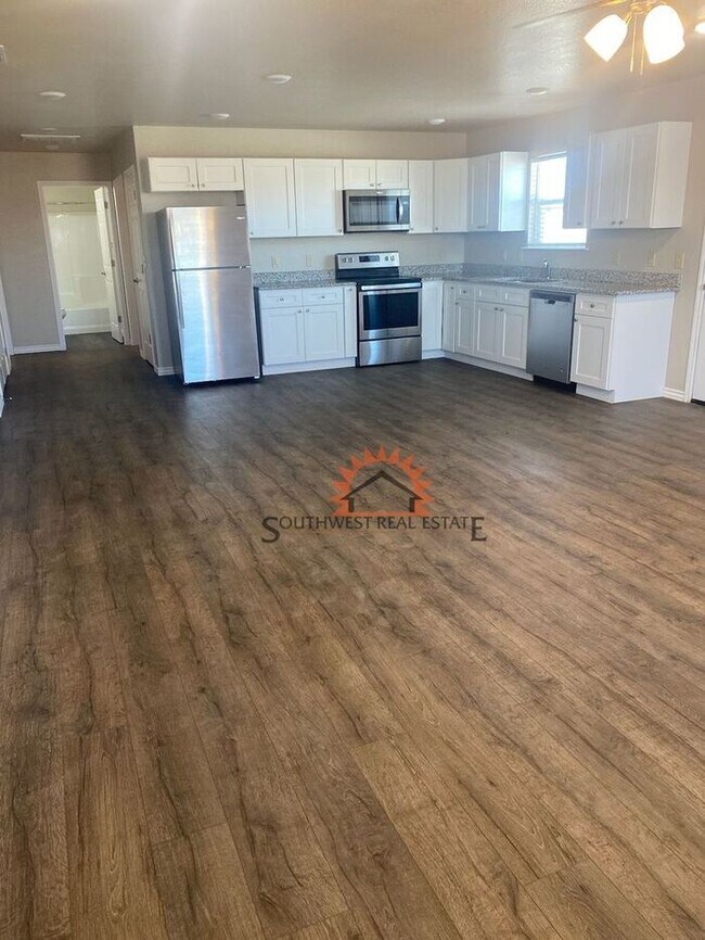 Building Photo - Modern duplex 2 bedrooms 2 baths