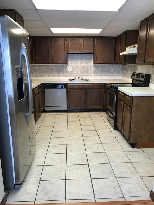 Building Photo - 907 Cobble Creek Curv