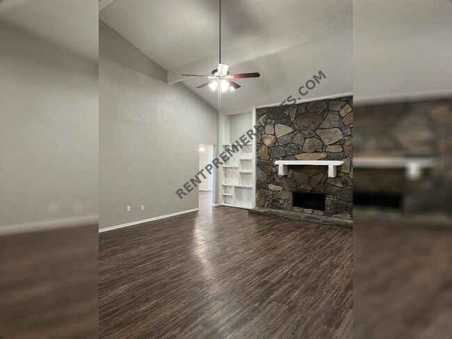 Foto del edificio - 10008 Southridge Dr