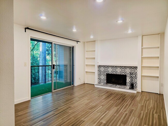 Foto del edificio - 4717 W Lake Sammamish Pkwy SE