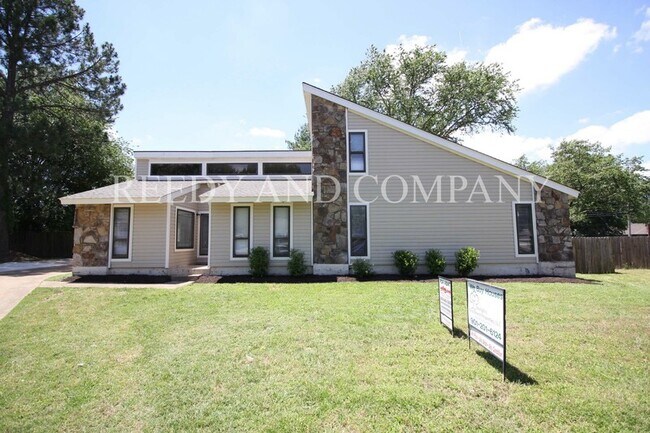 Building Photo - 4459 Crescent Park Dr