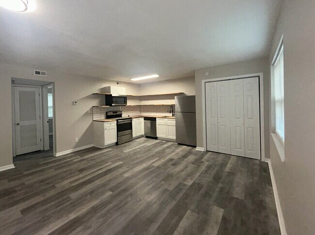 Foto del edificio - S. Knox 1bd/1ba- 1st floor Unit Available Now
