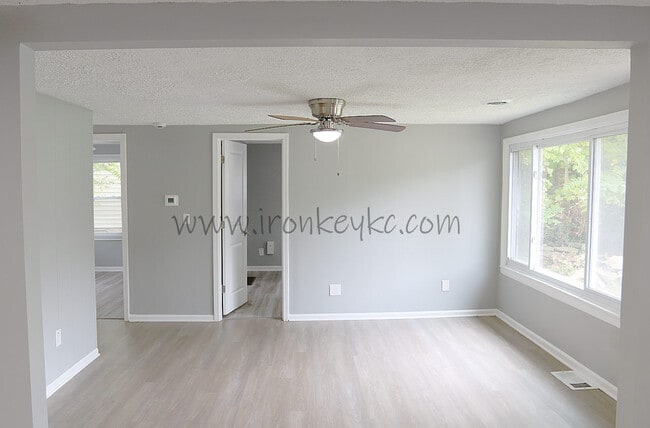 Building Photo - 5231 N Merrimac Ave