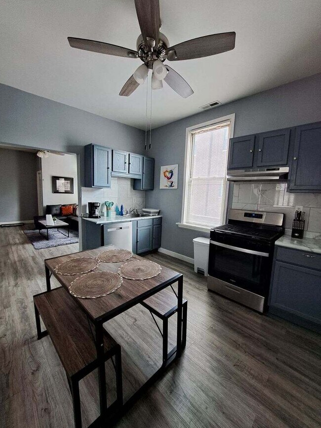 Foto del edificio - 3128 N Clybourn Ave