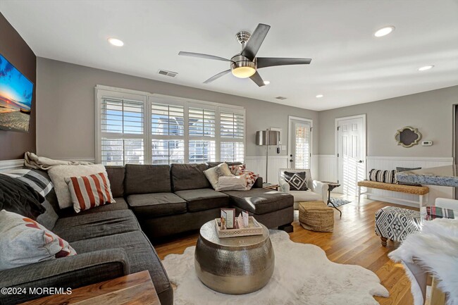 Building Photo - 515 Stone Harbor Ave