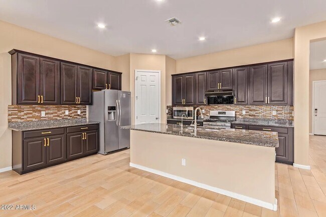 Building Photo - 1111 E Regent Dr