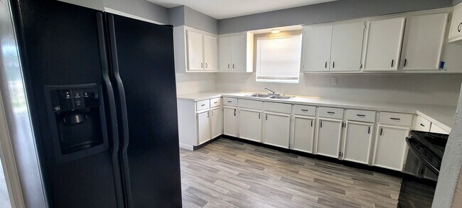Foto del edificio - 2849 Greenwood Dr