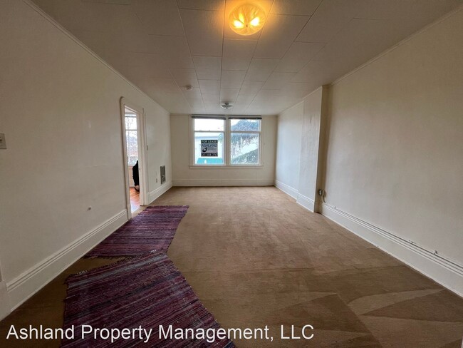 Building Photo - 1 br, 1 bath House - 13 N Main St #3