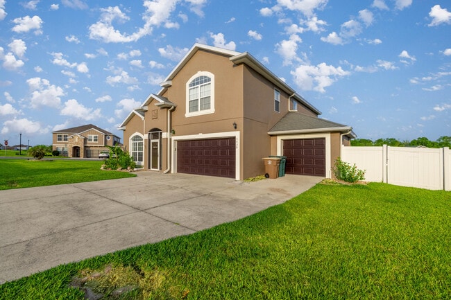 Building Photo - 5438 SW 49th Ave