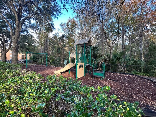 Building Photo - Newly Renovated 2 BED/2 BATH Condo in Longwood!