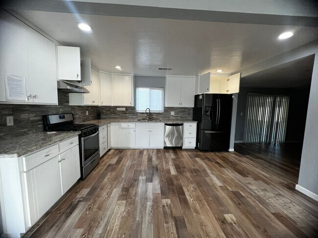 Foto del edificio - 3342 S Hall St