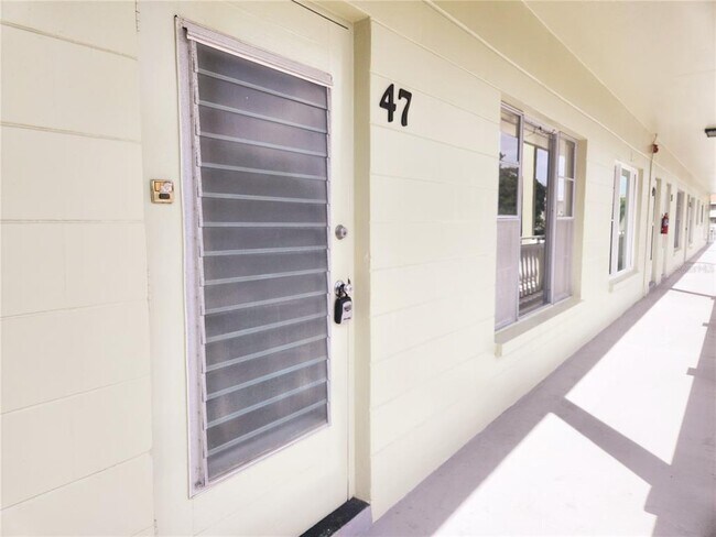 Building Photo - 2459 Columbia Dr