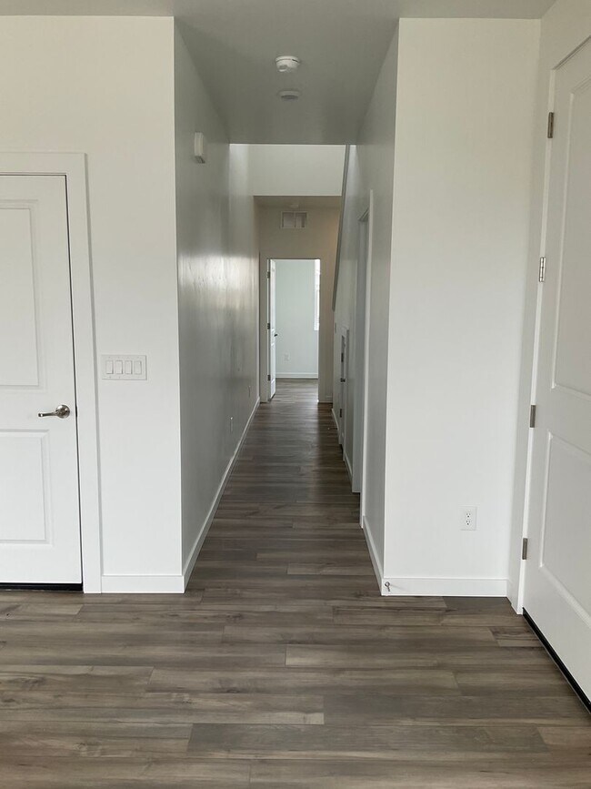 Foto del edificio - PRICE DROP!  Enjoy this New home in Eagle Ridge!