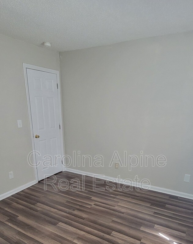 Foto del edificio - 17 Meadowview Ave SW