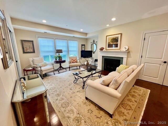 Building Photo - 103 Main St