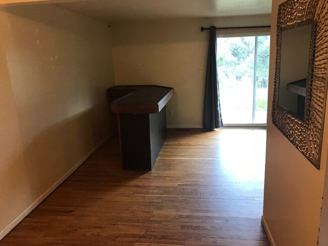 Foto del edificio - House for August Prelease with Easy Access to CU