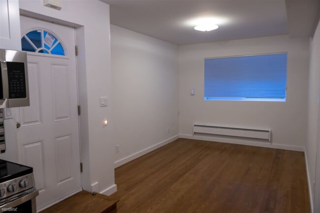 Building Photo - 1 br, 1 bath Duplex - 2285 Greenwich Stree...