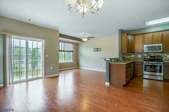 Building Photo - 512 Waterview Ct