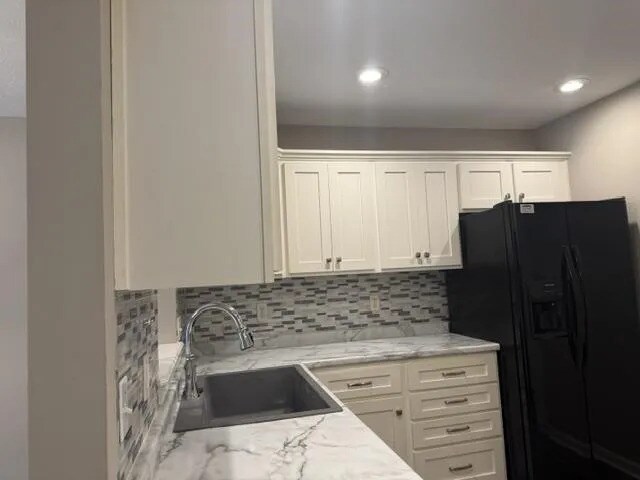 Foto del edificio - 978 Riverbend St