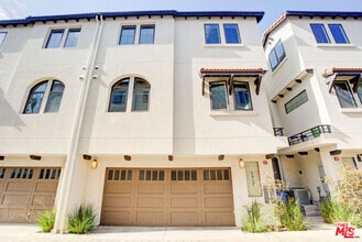 Building Photo - 5932 W Luna Park