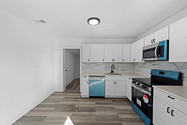 Foto del edificio - 585 Lindley Terrace