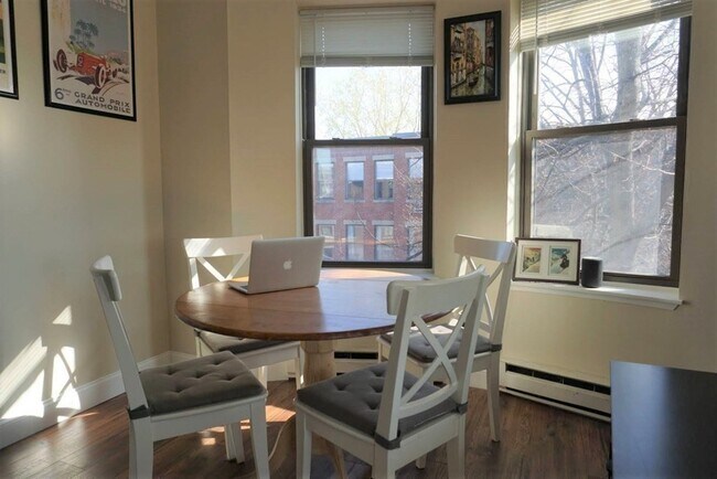 Foto del edificio - 2 Cypress Rd