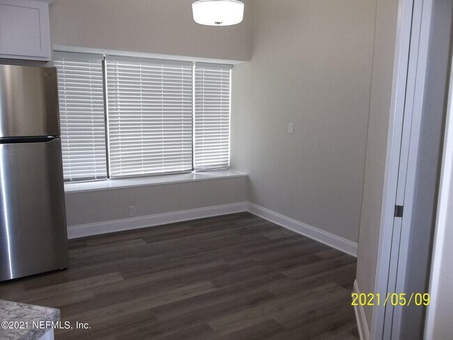 Foto del edificio - 8072 Kilwinning Ln