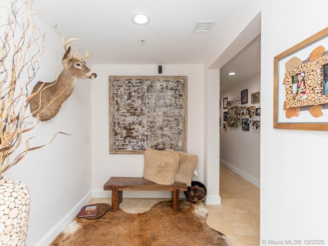 Foto del edificio - 14951 Royal Oaks Ln