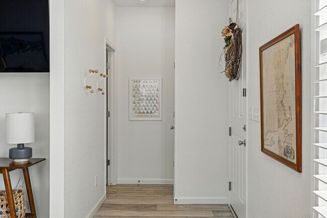 Foto del edificio - Spacious 3BR/3BA Townhome-Available NOW!