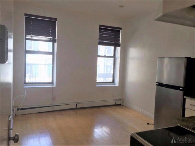 Primary Photo - 34 W 52nd St