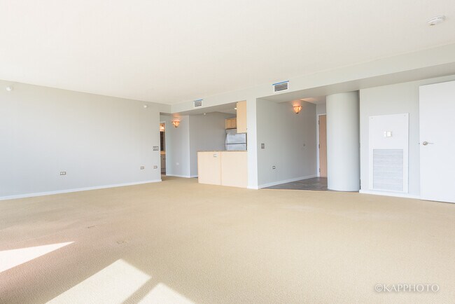 Building Photo - 1720 Maple Ave